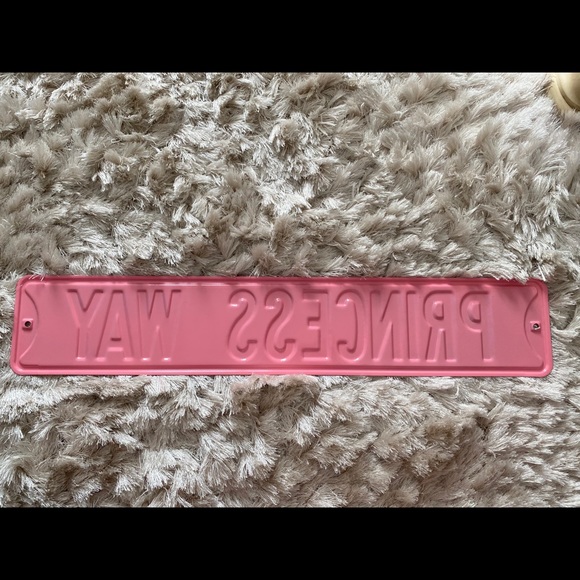 Princess Sign - Picture 2 of 2